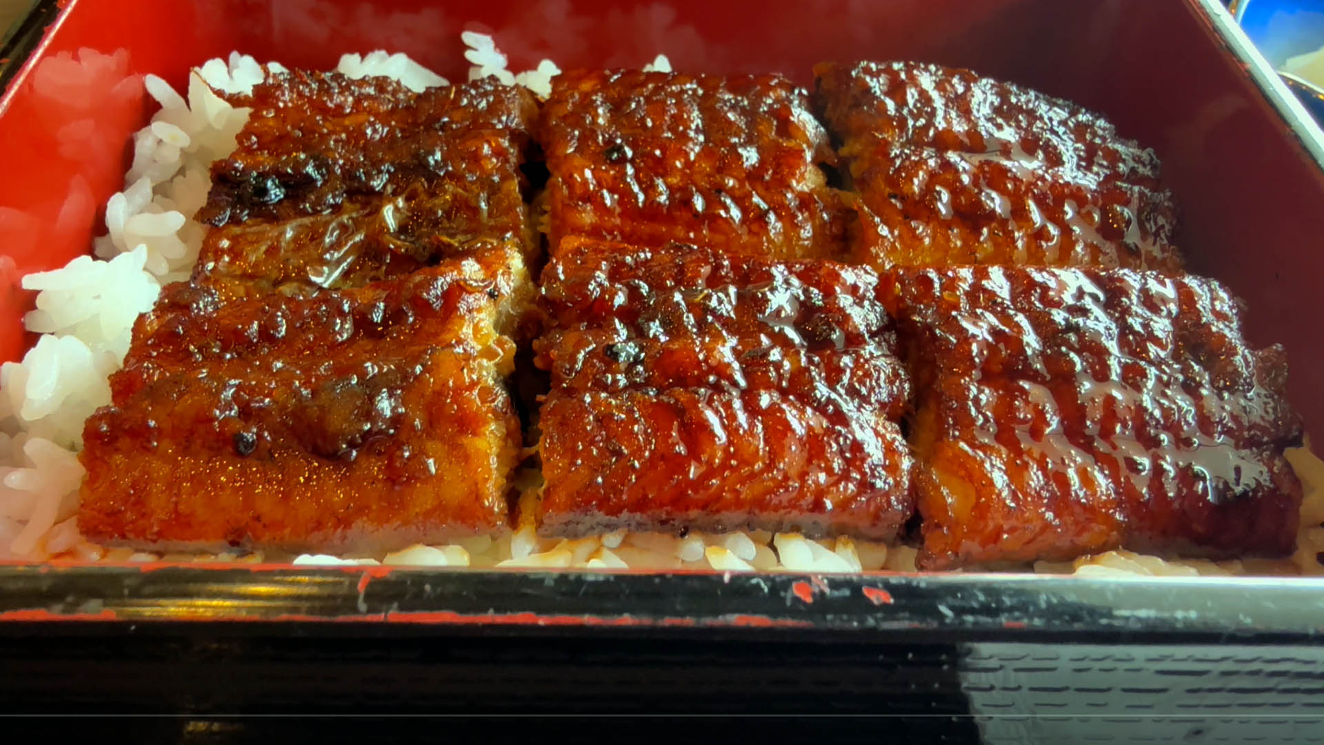 地焼ならではの外パリ中フワに仕上げられた山美世の蒲焼